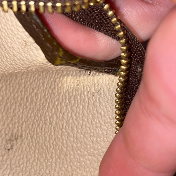 Authentic Louis Vuitton Toiletry Bag - Picture 3 of 5